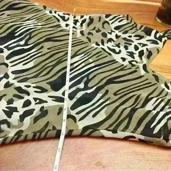 Vintage animal prints V-neck sleeveless midi dress. Size medium. - Picture 6 of 10